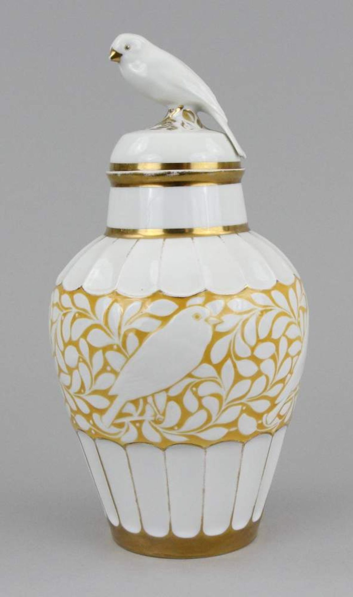 Lidded vase Porcelain with relief, birds with branches and leaves, a bird on the lid, manufakturer´s - Image 3 of 4