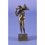 Bronzefigur,"Stehender weiblicher Akt mit wallendem Haar", um 1840, eckiger Bronzesockel, gedunkelt,