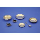 7 Silberteile,Schalen, kleine Teller, Schiffchen und Löffel, Silber 800 und 835 / 1000,