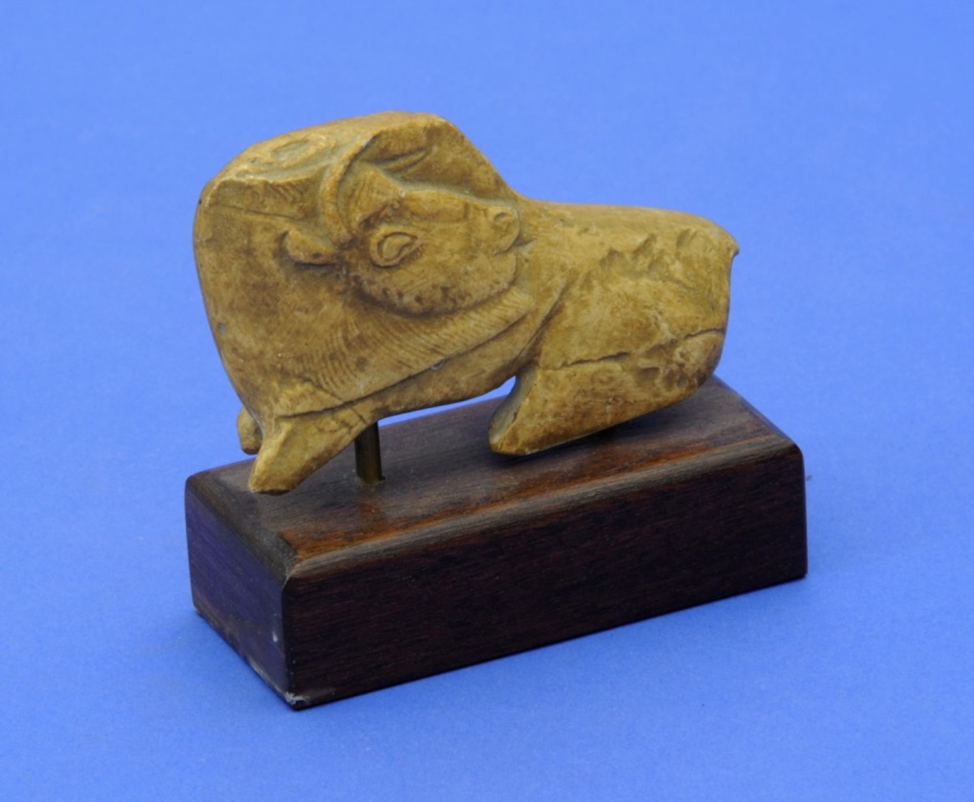 Ausgrabung,Horn, beschnitzt, darstellend einen Bison, 510/140/29aMindestpreis: 60 EUR