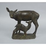 Leo Mol (1915 Polonne - 2009 Winnipeg)Hirsch und Reh, Bronze, Höhe 20 cm, Breite 22 cm, Tiefe 13 cm,