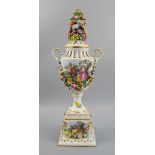 Große Potpourri-Vase mit DeckelDresden, Potschappel, 20. Jh., Porzellan, urnenförmiger Korpus auf