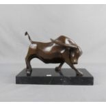 LOPEZ, MIGUEL FERNANDO (geb. 1955 in Lissabon), Skulptur: "Stier", Bronze auf Marmorpostament,