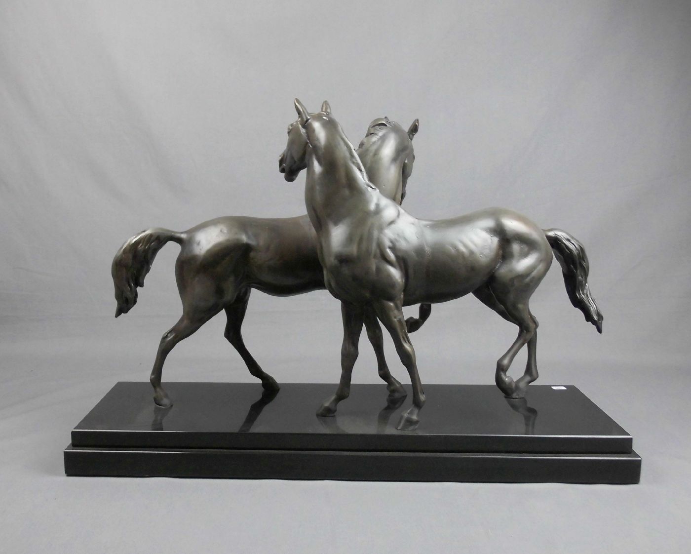 VALTON, CHARLES (1851-1918), Skulptur: "Pferde", Metallguss auf Marmorpostament, auf dem Postament - Image 4 of 5