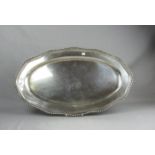 GROSSE PLATTE, 800er Silber (1413 g), um 1880; oblong-geschweifte Form mit plastischer