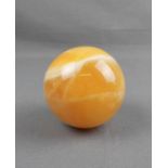 EDELSTEIN - KUGEL / Paperweight: Orangencalcit, D 8 cm.     Mindestpreis: 50 EUR