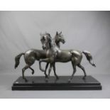 VALTON, CHARLES (1851-1918), Skulptur: "Pferde", Metallguss auf Marmorpostament, auf dem Postament