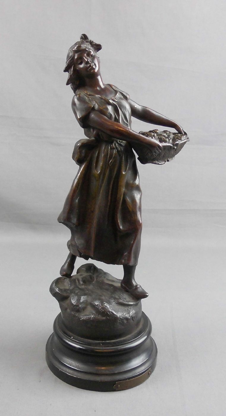 FORETAY, ALFRED JEAN (1861-1944), Skulptur: "Gärtnerin", bronzierter Zinkspritzguss. Auf