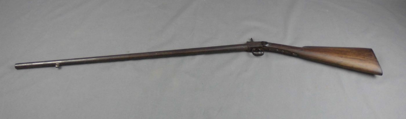 PERKUSSIONSGEWEHR / "DAMENFLINTE", 1. Hälfte 19. Jh., Kaliber 11 mm, Nussbaumschäftung, Schloss