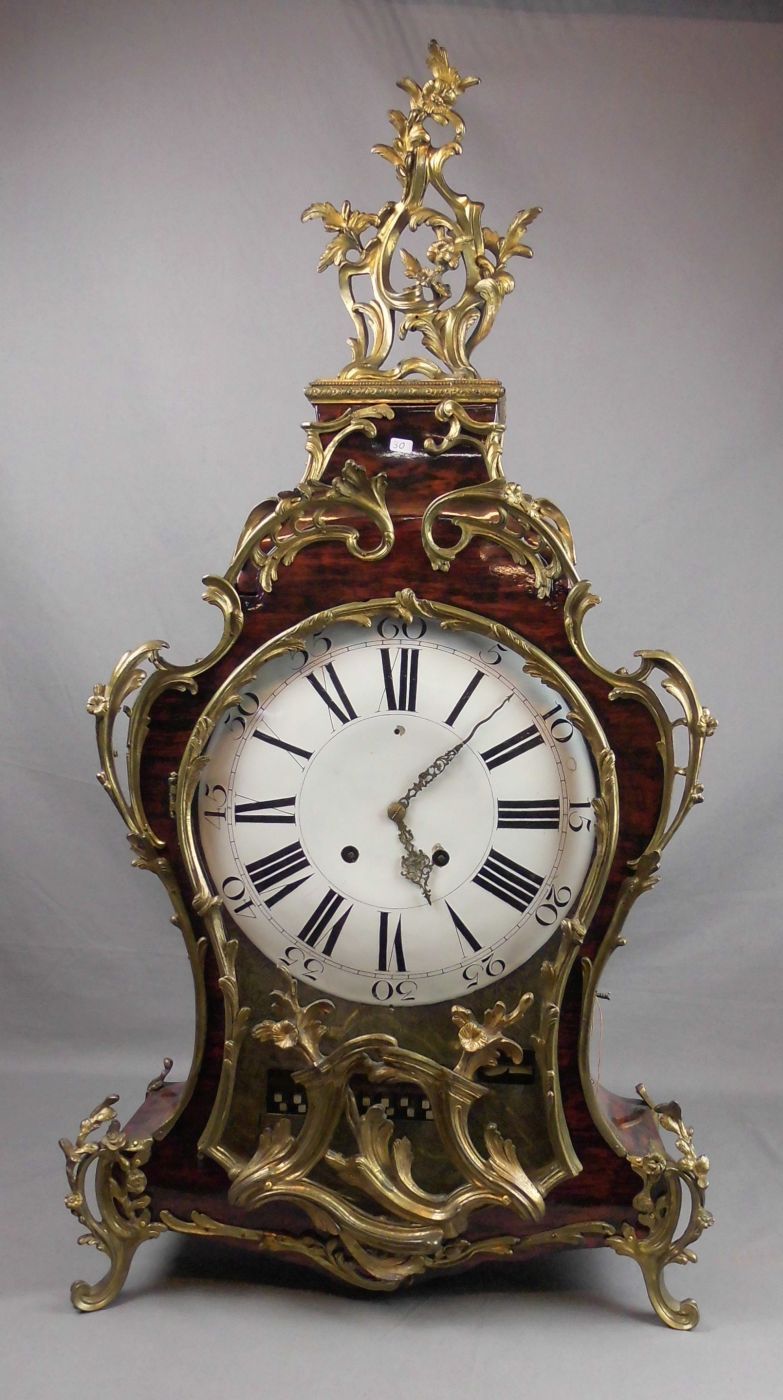 GROSSE, EXQUISITE BOULLE - UHR mit SPIELWERK, um 1800. Dreiteiliges Gehäuse mit Wandkonsole und