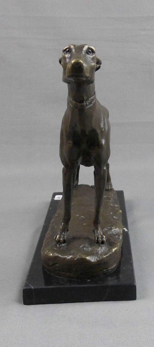 FREMIET, EMMANUEL (1824-1910), Skulptur: "Windhund", Bronze auf Marmorpostament, hellbraune - Image 2 of 5