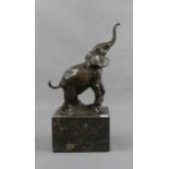 LOPEZ, MIGUEL FERNANDO (geb. 1955 in Lissabon), Skulptur: "Elefant mit erhobenem Rüssel", Bronze auf