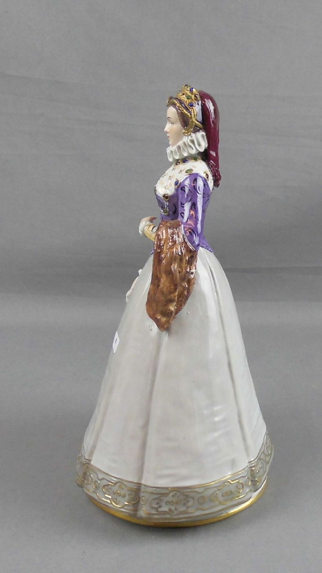 FIGUR: "ELISABETH VON ÖSTERREICH", Porzellan, Manufaktur Sitzendorf / Thüringen, Mitte 20. Jh.; - Image 2 of 5