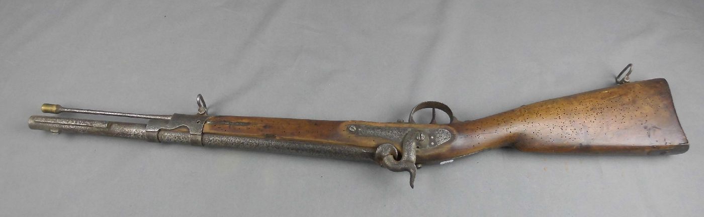 PERKUSSIONSGEWEHR / "STUTZEN", kurzer Militärkarabiner, 1. Hälfte 19. Jh., Nussbaumschäftung, - Image 2 of 5