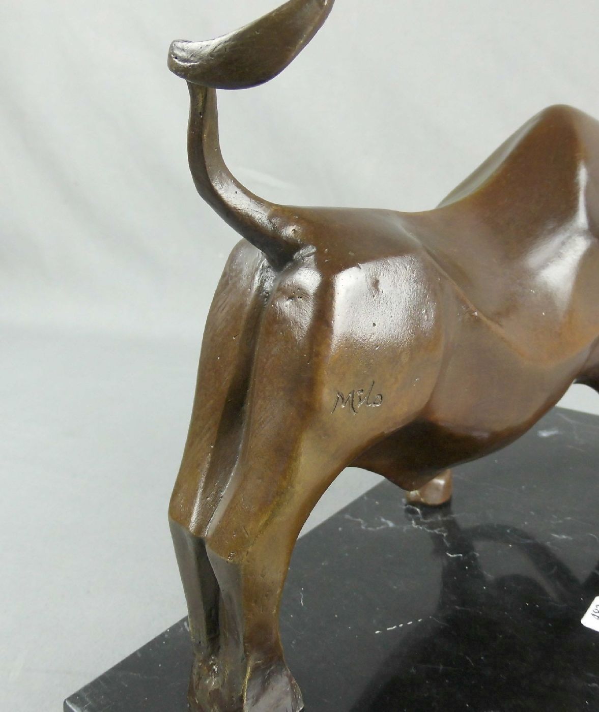 LOPEZ, MIGUEL FERNANDO (geb. 1955 in Lissabon), Skulptur: "Stier", Bronze auf Marmorpostament, - Image 4 of 4