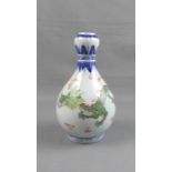 VASE, Porzellan, China, unter dem Stand gemarkt: "Da Qing Qianlong Nian Zhi" - Qianlong Periode,