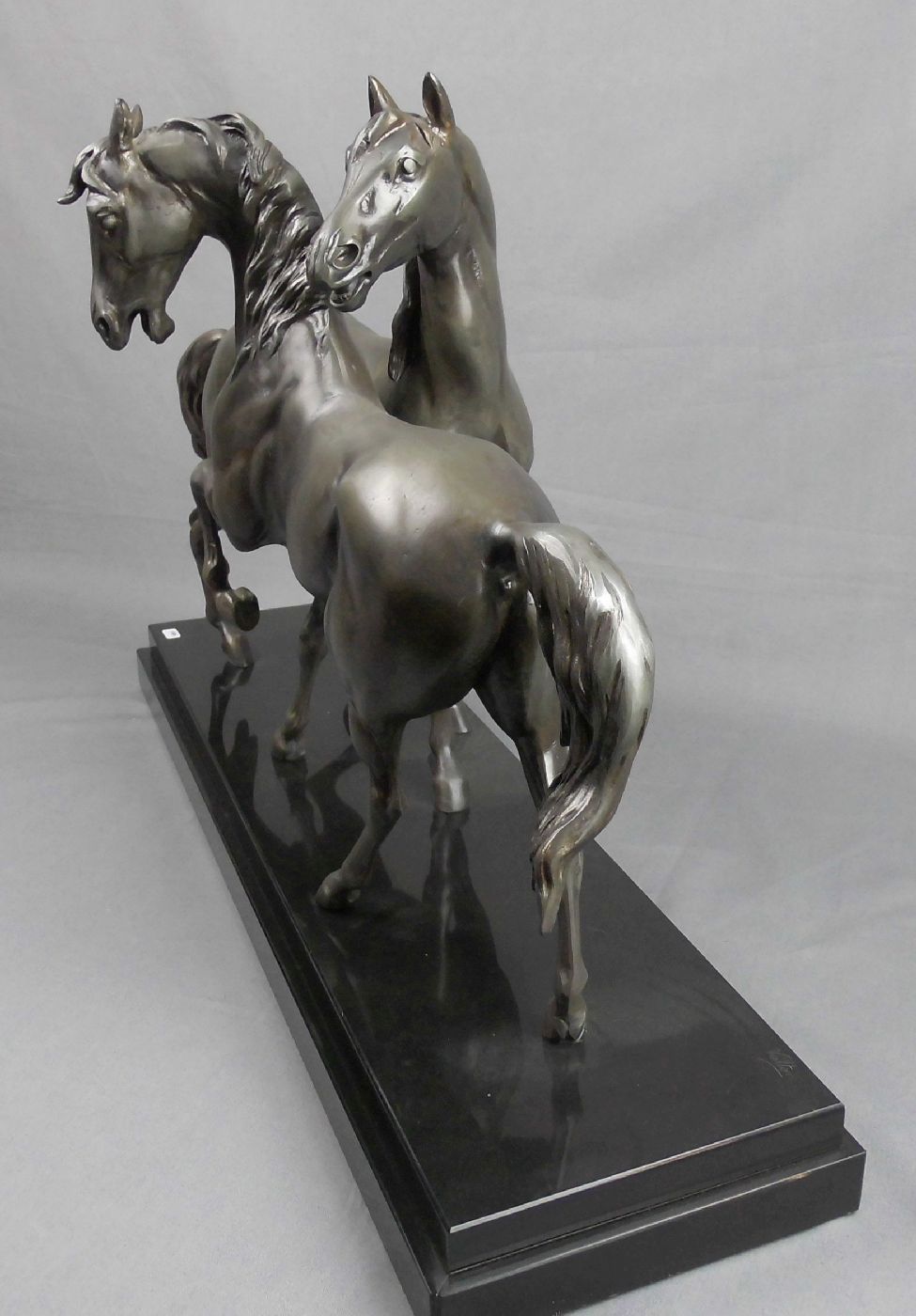 VALTON, CHARLES (1851-1918), Skulptur: "Pferde", Metallguss auf Marmorpostament, auf dem Postament - Image 2 of 5