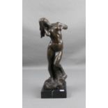 ANONYMUS (Bildhauer 20. Jh.), Skulptur: "Badende", Bronze auf Marmorpostament, hellbraun