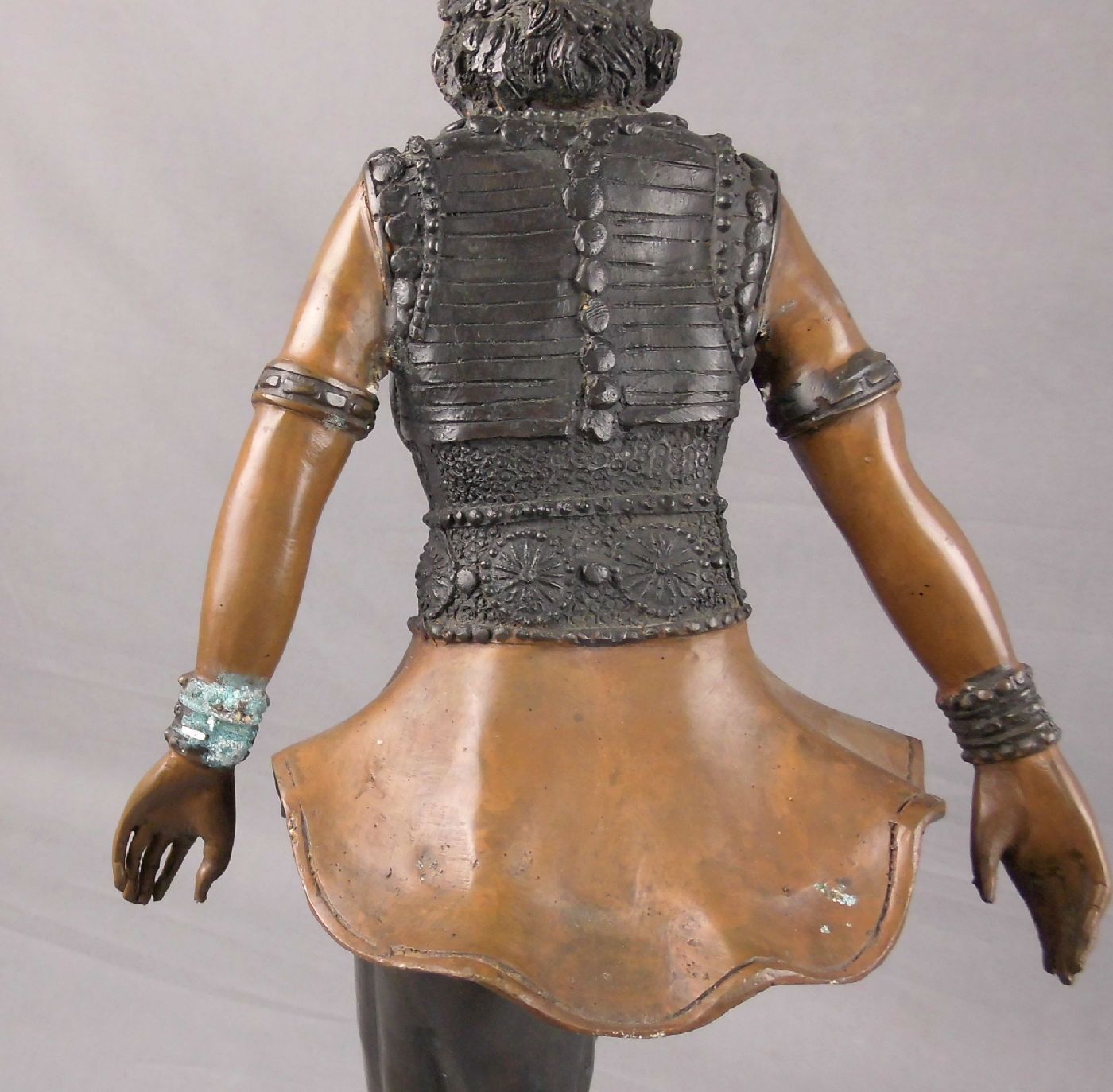 ANONYMUS (Bildhauer des 20. Jh.), Skulptur: "Odaliske / Orientalische Tänzerin", Art déco, hellbraun - Image 4 of 5