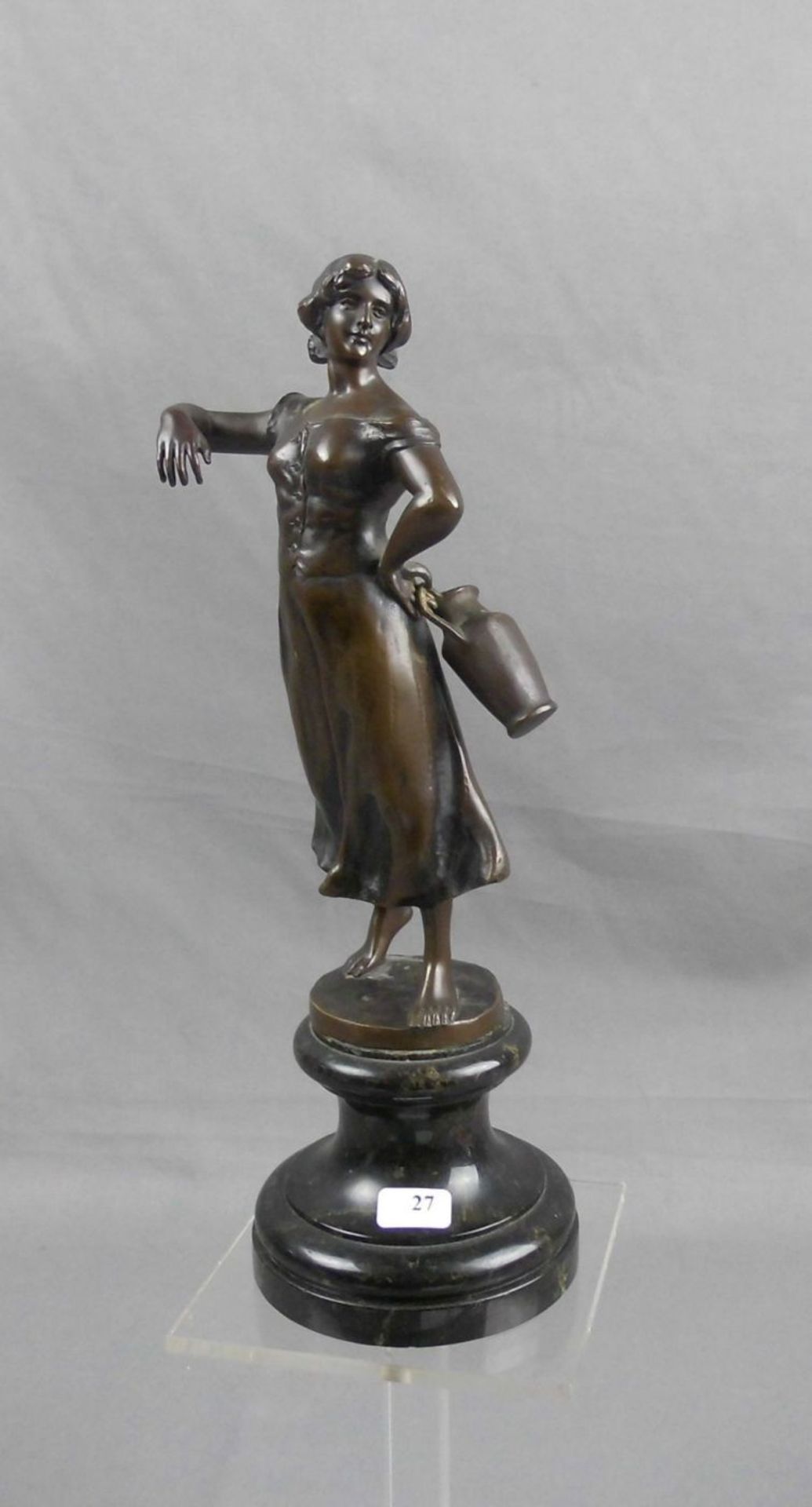 SCHWALENBERG, MBF (deutscher Bildhauer, um 1900), Skulptur: "Wasserträgerin", Bronze auf