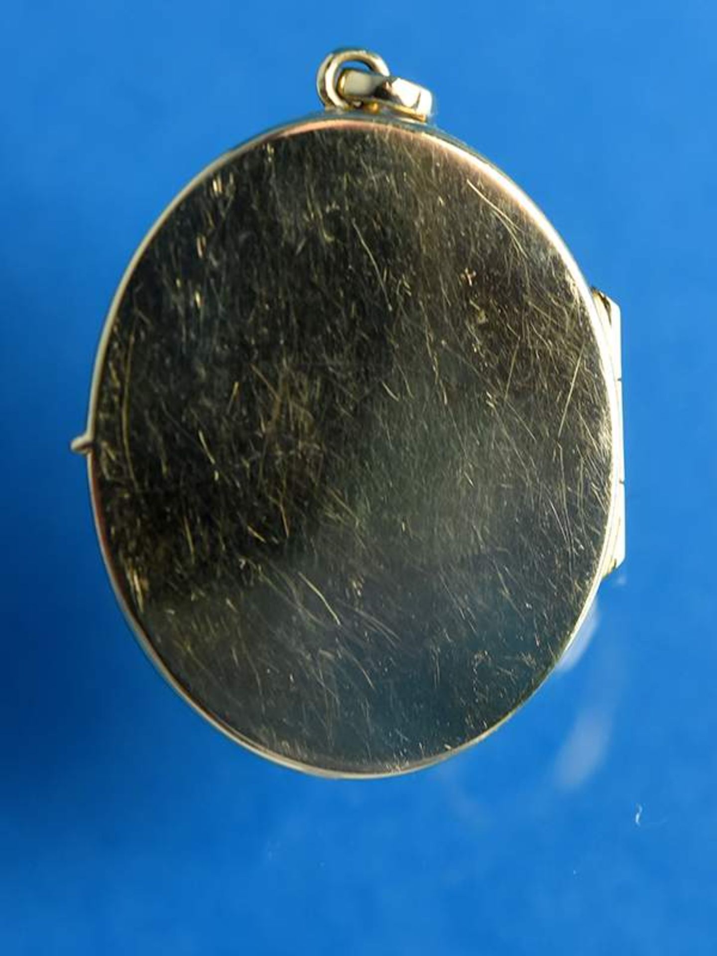 Medaillon mit Opal und kleinen Diamanten, 20. Jh.750/-Gelbgold. Gesamtgewicht ca. 10,7 g. - Bild 4 aus 5