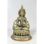 Amitayus Buddha mit Ambrosia, Bronze vergoldet, Amitayus, der Buddha der „unermesslichen