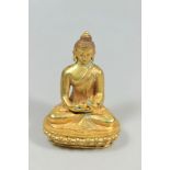 Kleiner sitzender Buddha, Bronze vergoldet, Tibet/China, 20. Jh., kleiner Buddha auf Lotussockel,