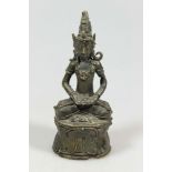 Sitzender Buddha, Bronze, auf ornamentalem Sockel sitzender Buddha in Meditationspose mit Dhayana