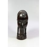 Reserve: 30 EUR        Holzskulptur, Afrika, 20. Jh., Darstellung  des Kopfs eines jungen