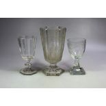 Reserve: 100 EUR        Drei Gläser, Deutsch, 19./ 20. Jh., Pokalform, farbloses Glas, eines reich