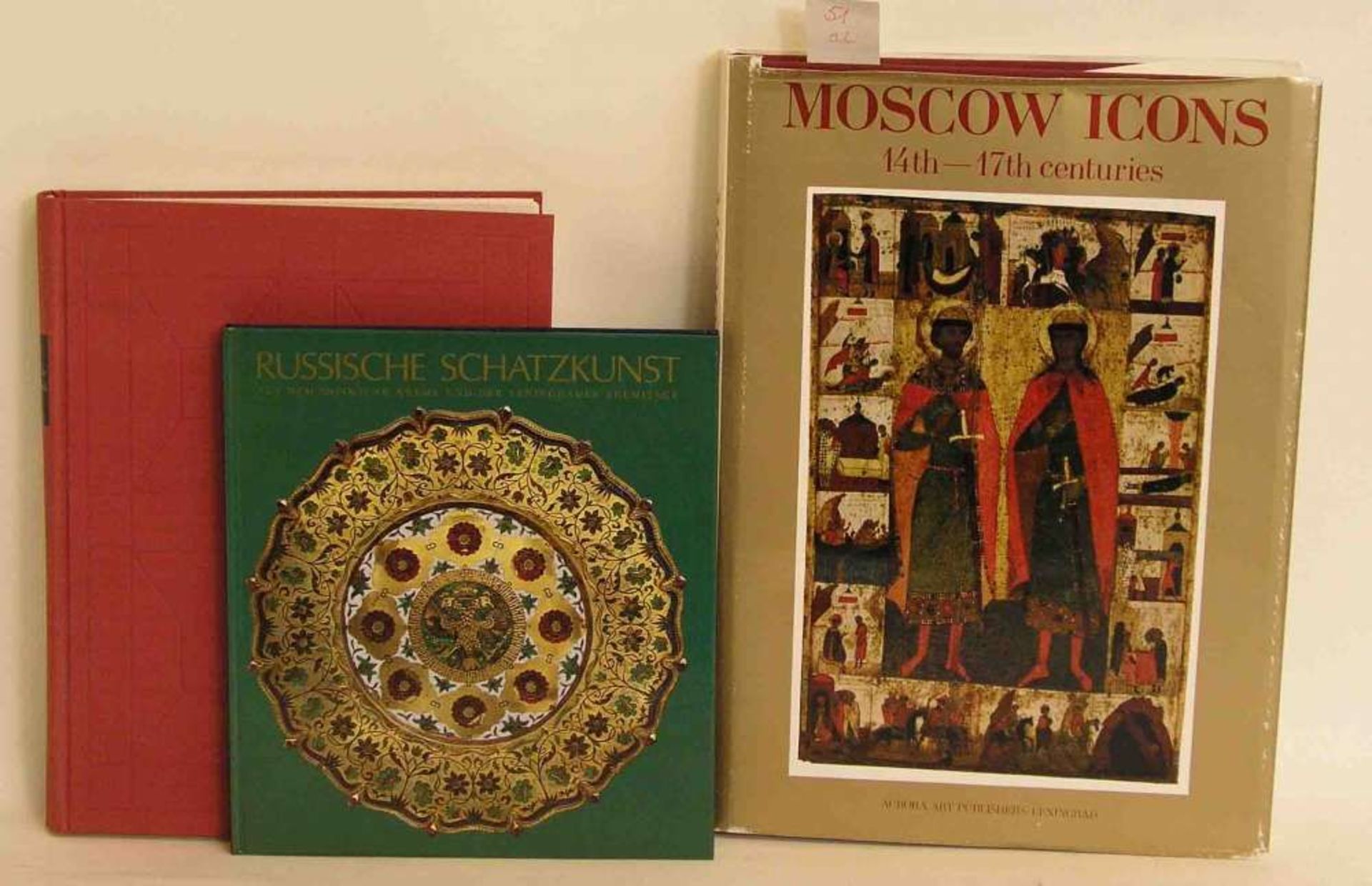Kunst und Geschichte, drei Bücher. Dabei Smirnova, Engelina: "Moscow Jcons 14th - 17th Centuries".