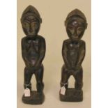 Afrika. Zwei Ahnen-Figuren, Baule, Elfenbeinküste, Höhe: je 33cm.  Mindestpreis: 30 EUR