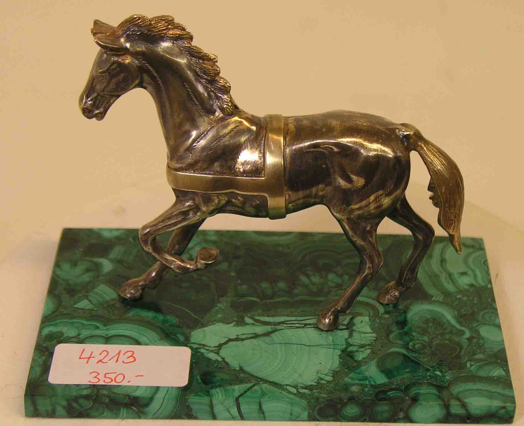 Pferdeskulptur auf rechteckiger Malachitplatte. Russische Juwelierarbeit, 84erSilberpunze, H x B: