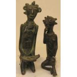 Afrika. Zwei Bronzefiguren,  West-Afrika. Höhen: 15 und 21cm.  Mindestpreis: 30 EUR