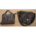 Zwei Damenhandtaschen, schwarz. 35 x 55cm bis 35 x 36cm; Gebrauchsspuren.