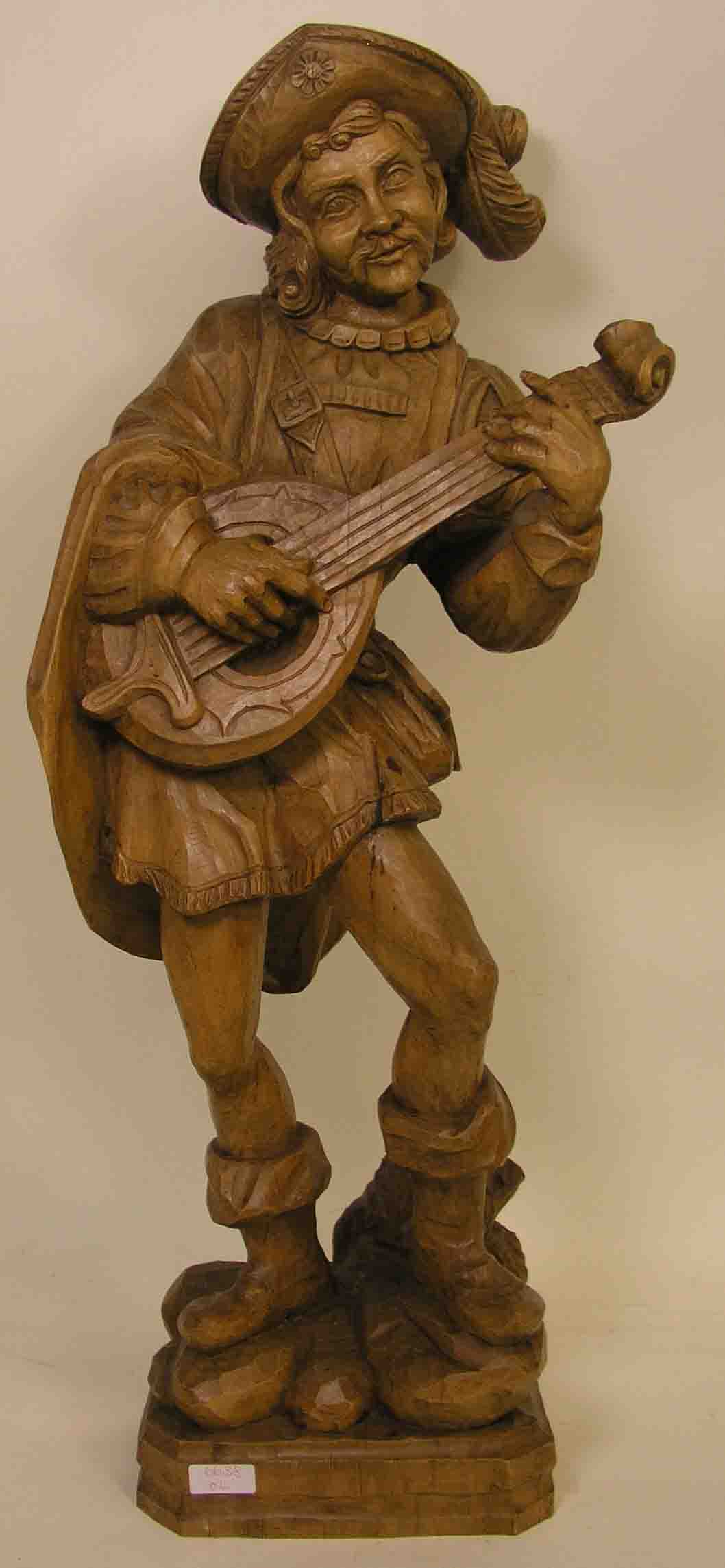 "Lautenspieler". Holz, geschnitzt, Höhe: 81cm.