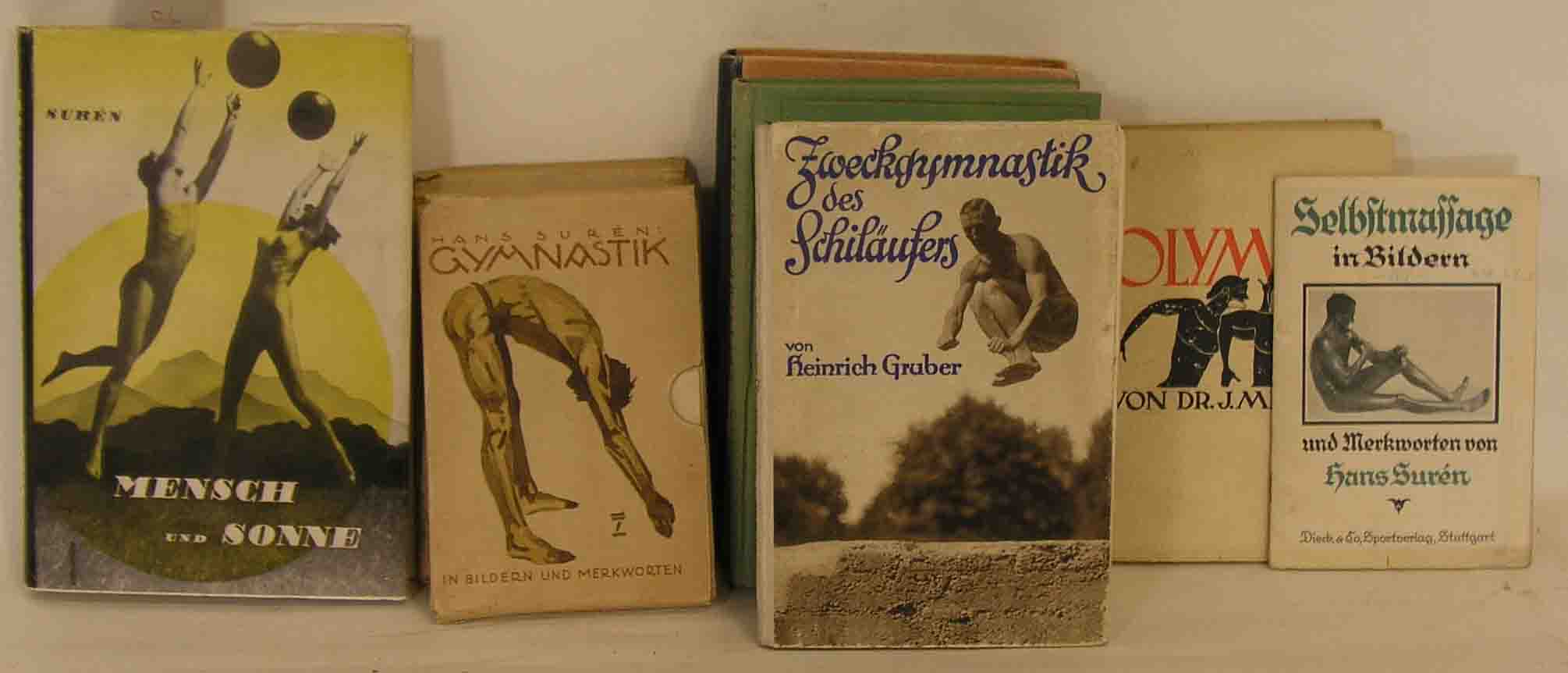 Sport. Posten von neun Büchern. Dabei Surén, Hans: "Mensch und Sonne". Berlin 1936