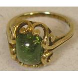 Turmalin-Ring. 14 kt. Gold. Filigran gefasster Ringkopf mit schönem grünenTurmalin-Cabochon, RG 51.