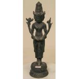 Indonesische Gottheit "Shiva" mit vier Händen. Gelbguss, Höhe: 24,5cm.  Mindestpreis: 50 EUR