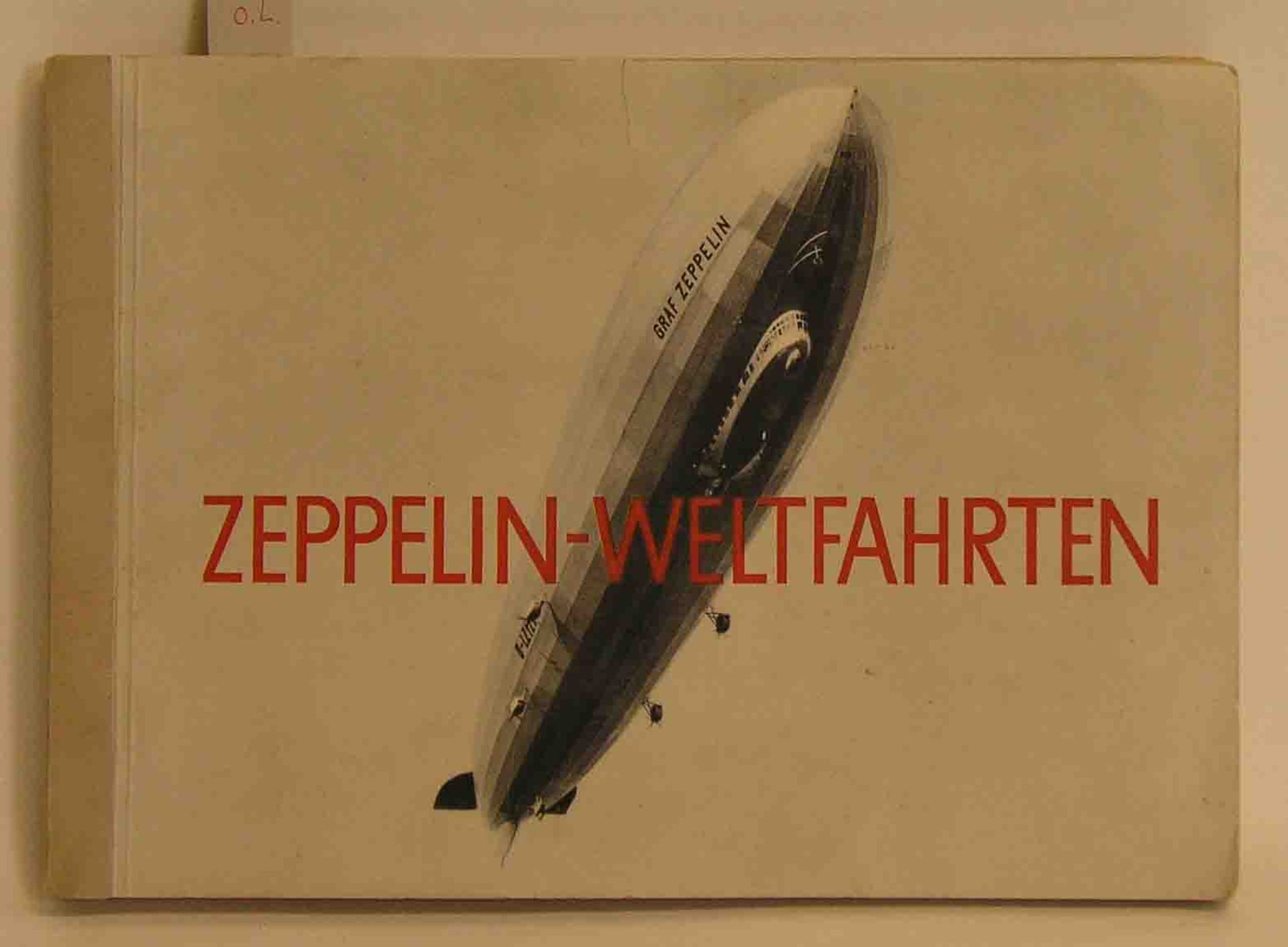 "Zeppelin-Weltfahrten". Sammlung von 264 echten Bromsilber-Bildern. Dresden 1933.