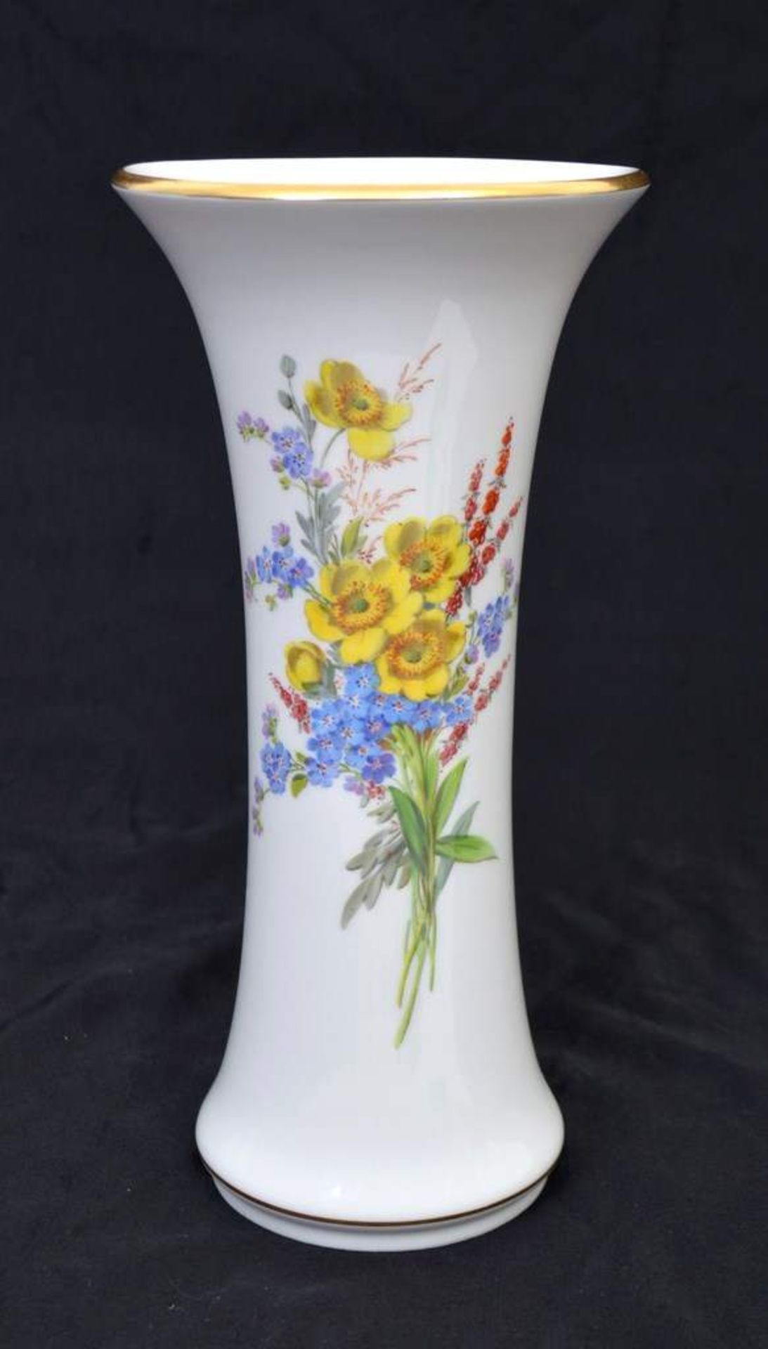 VaseGoldrand, Wandung mit Blumen und Schmetterlingen bemalt, H 25 cm, blaue Schwertermarke