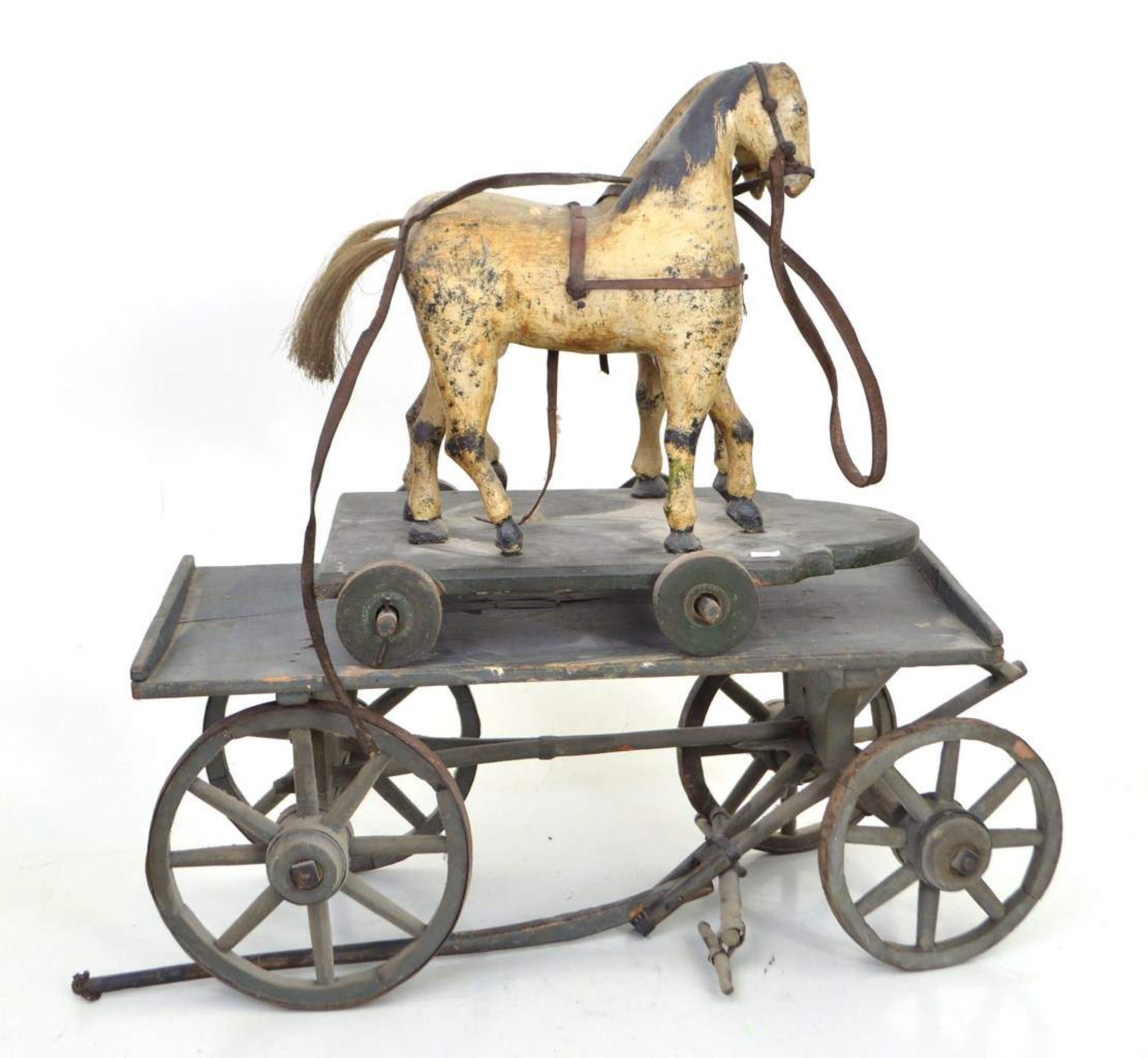 Zwei Pferde mit WagenHartholz, geschnitzt, H 30 cm, L 90 cm, um 1920Mindestpreis: 30 EUR