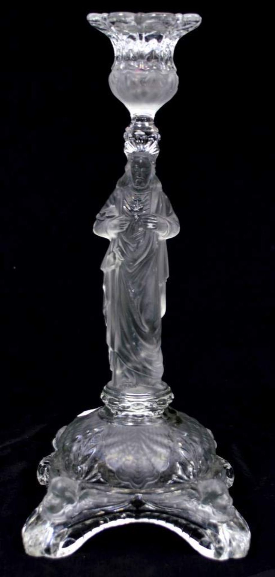 Kerzenleuchter1-lichtig, farbl. Pressglas, von drei Seiten eingezogener Fuß, Schaft mit