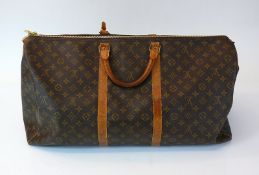 Reserve: 350 EUR        LOUIS VUITTON-Reisetasche Typ KEEPALL 60; Monogramm CANVAS; mit hellen