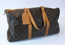 Reserve: 300 EUR        LOUIS VUITTON-Reisetasche Typ KEEPALL 45; Monogramm CANVAS; mit hellen