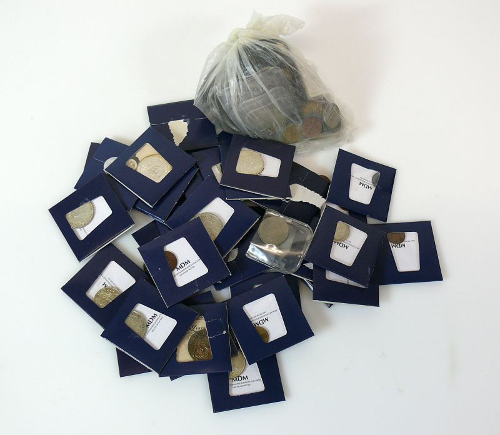Reserve: 50 EUR        Münzsammlung Lederbeutel gefüllt mit div. Münzen