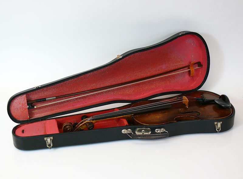Violine mit Bogen; in Originalkasten;