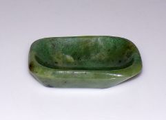 Reserve: 70 EUR        Jade-Schale 10,5 x 6,5 x 3 cm