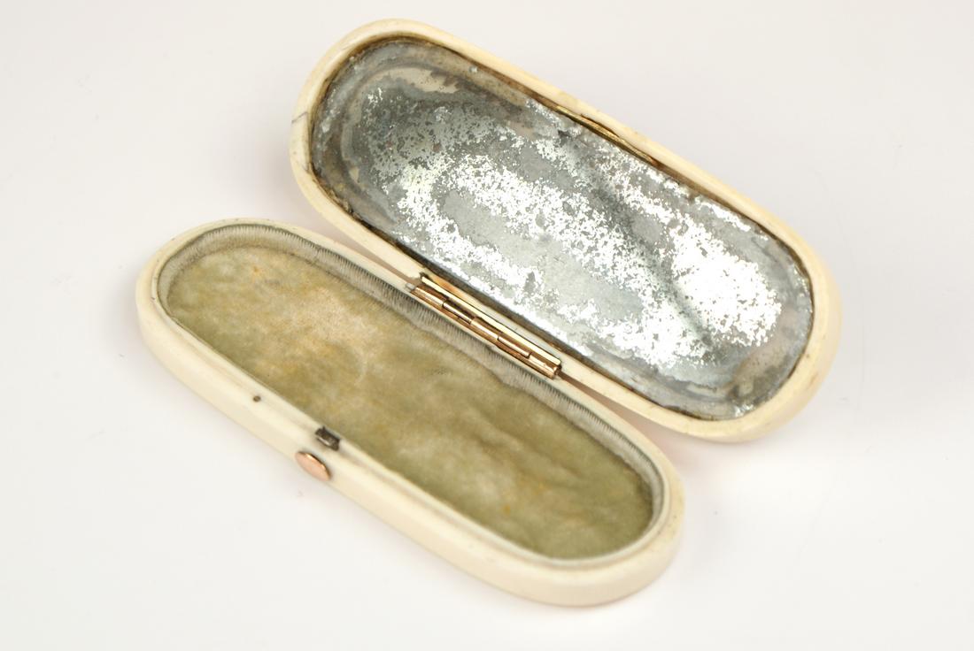 A Rare double eye miniature toothpick box, c1800. The eyes surrounded by a border of half pearls - Image 3 of 5