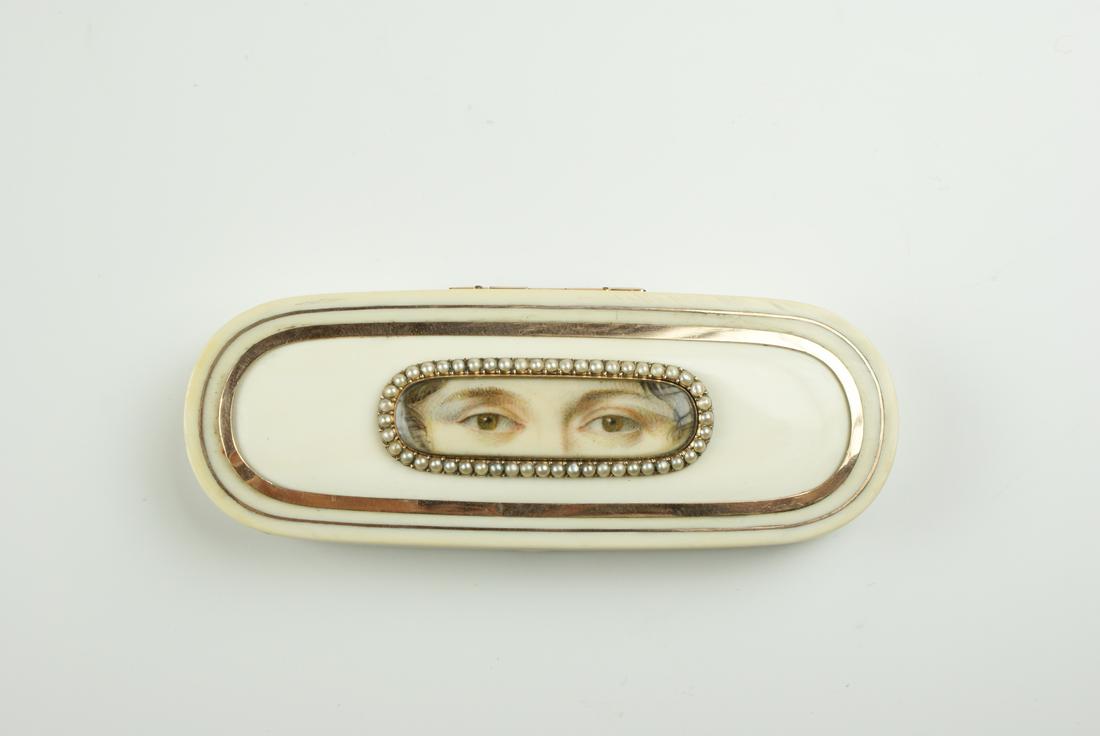 A Rare double eye miniature toothpick box, c1800. The eyes surrounded by a border of half pearls - Image 4 of 5